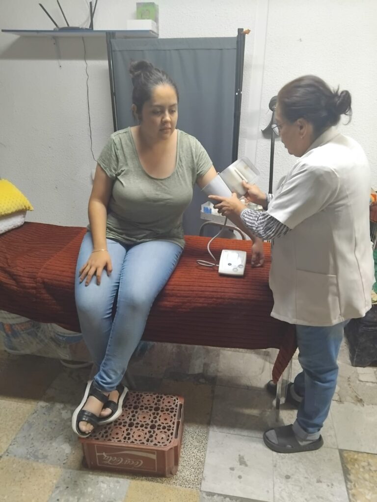Auxiliares de enfermeras a domicilio en CDMX - SAS Amor